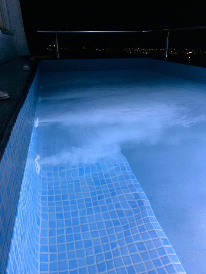 Lux House With Outdoor Jacuzzi And Sea View In Santorini Apartman Emborió Kültér fotó