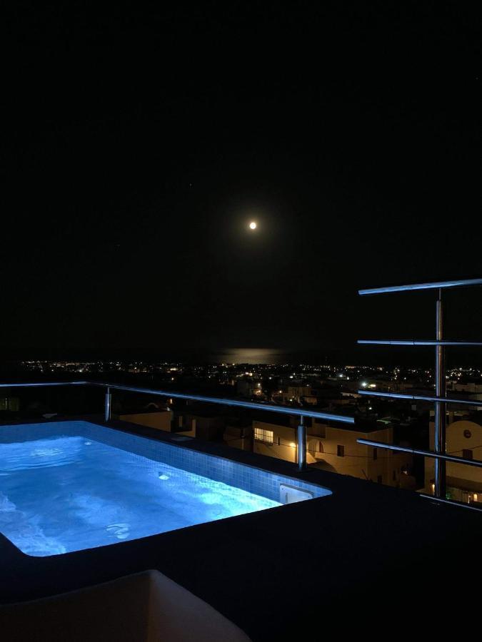 Lux House With Outdoor Jacuzzi And Sea View In Santorini Apartman Emborió Kültér fotó